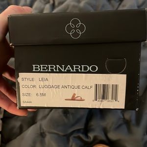 Bernardo leia sandal luggage antique calf size 6.5
